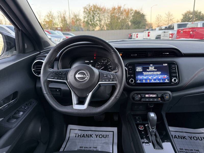 2022 Nissan Kicks SR