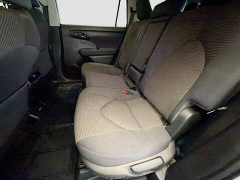 2023 Toyota Highlander LE