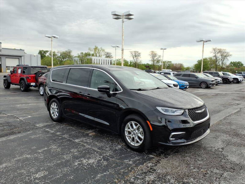 2025 Chrysler Pacifica Select