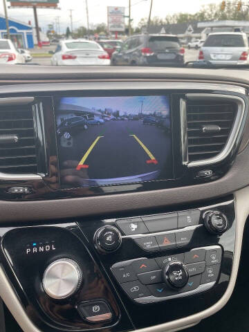 2017 Chrysler Pacifica Touring-L