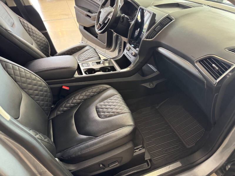 2023 Ford Edge Titanium