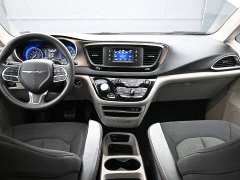 2017 Chrysler Pacifica LX