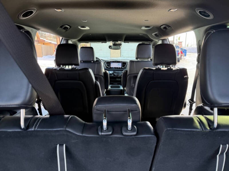 2025 Chrysler Pacifica Select