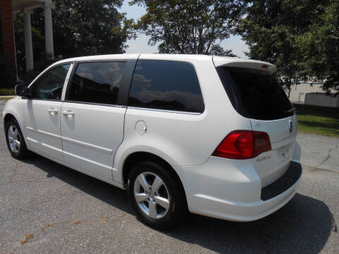 2010 Volkswagen Routan SE