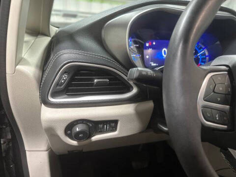 2024 Chrysler Pacifica Plug-In Hybrid Select