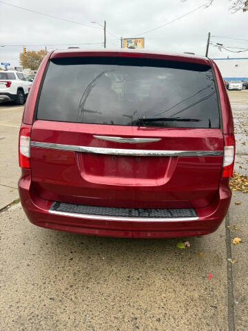 2015 Chrysler Town and Country Touring-L