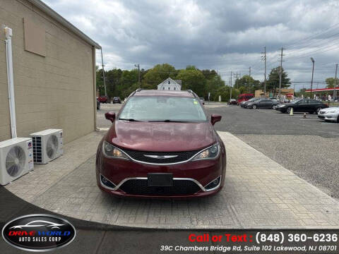 2017 Chrysler Pacifica Touring-L Plus
