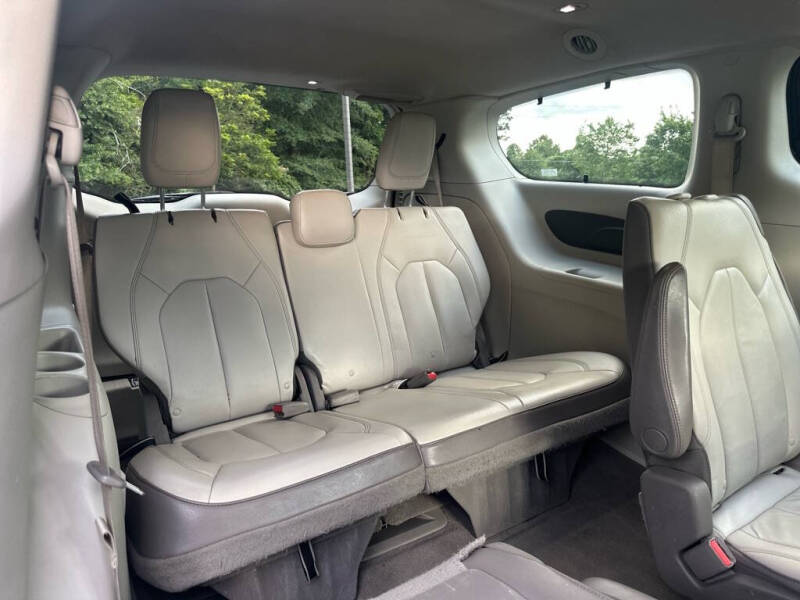 2017 Chrysler Pacifica Touring-L
