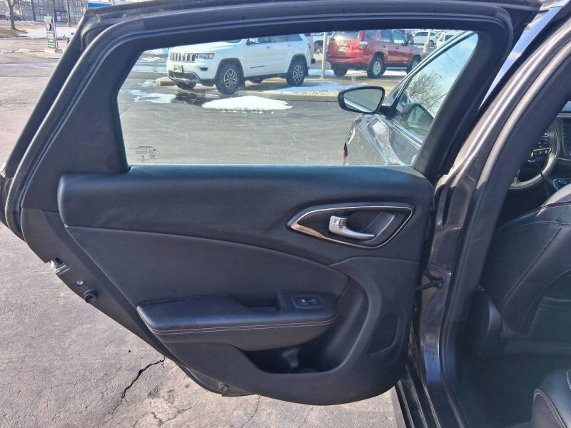 2015 Chrysler 200 C