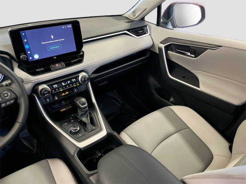 2025 Toyota RAV4 Hybrid XLE Premium