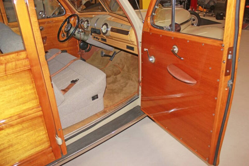 1948 Ford Super Deluxe