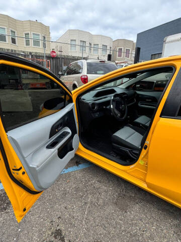 2014 Toyota Prius c Three