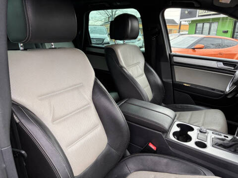 2017 Volkswagen Touareg V6 Wolfsburg