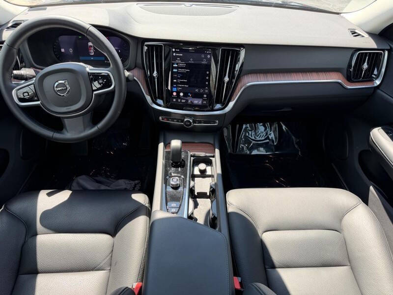 2025 Volvo S60 B5 Plus