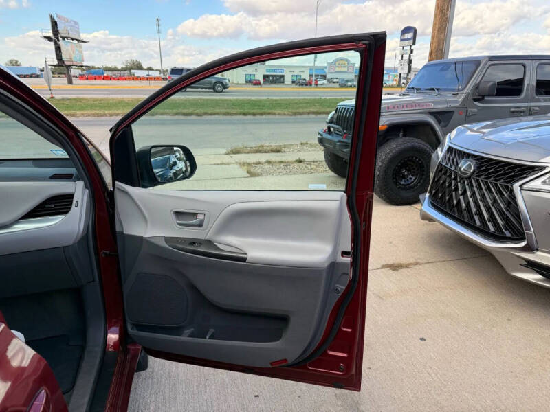 2015 Toyota Sienna LE 7-Passenger