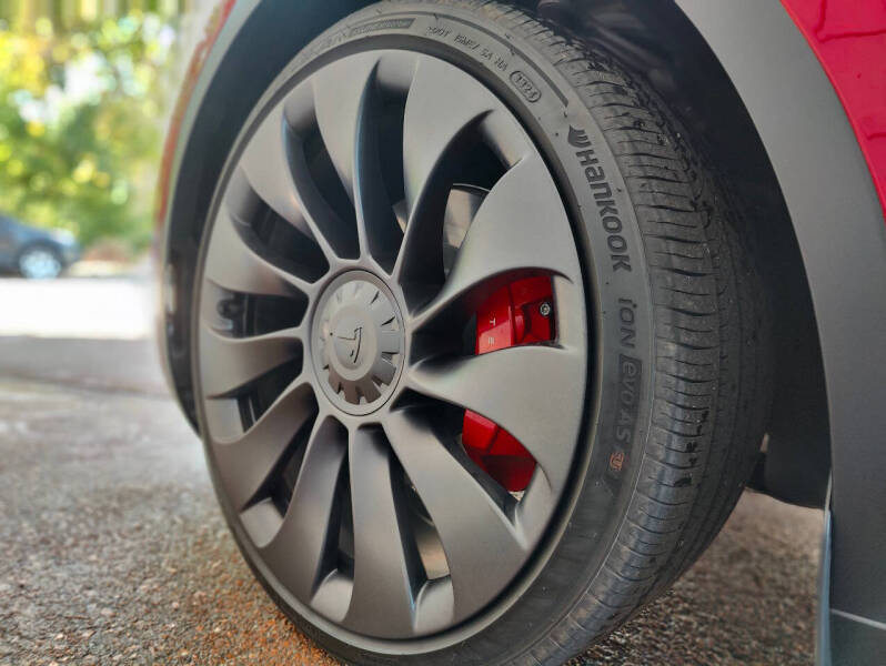 2025 Tesla Model Y Performance