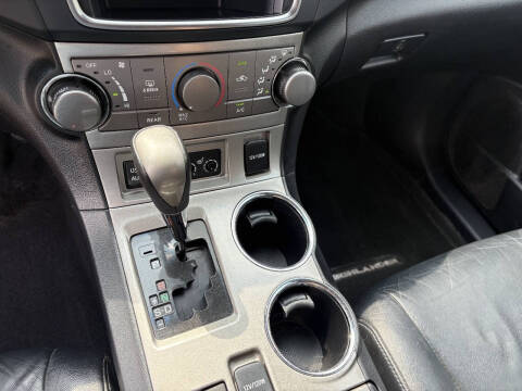2013 Toyota Highlander SE