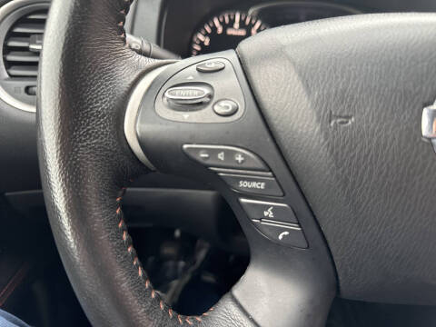 2020 Nissan Pathfinder SV