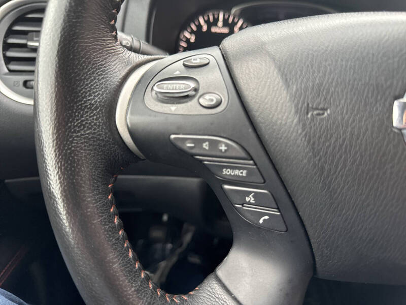 2020 Nissan Pathfinder SV