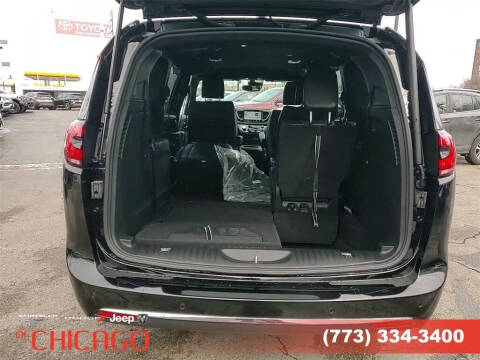 2025 Chrysler Pacifica Select