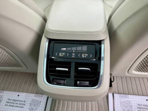 2017 Volvo XC90 T6 Momentum