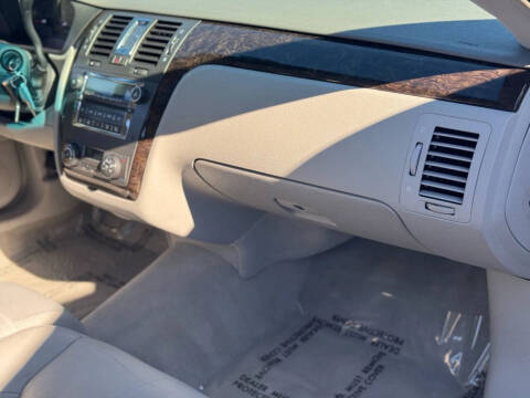 2011 Cadillac DTS Luxury Collection