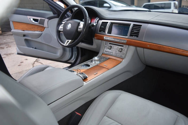 2009 Jaguar XF Luxury