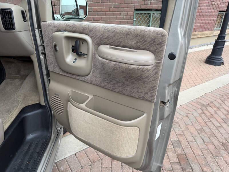 2001 Chevrolet Express G1500 LT