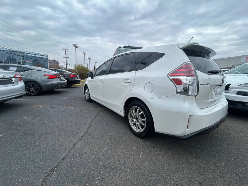 2017 Toyota Prius v
