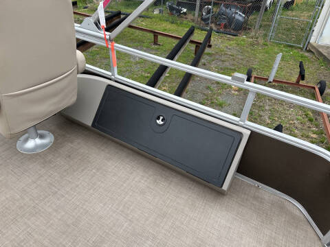 2023 Tracker Sport Fish 22 DLX