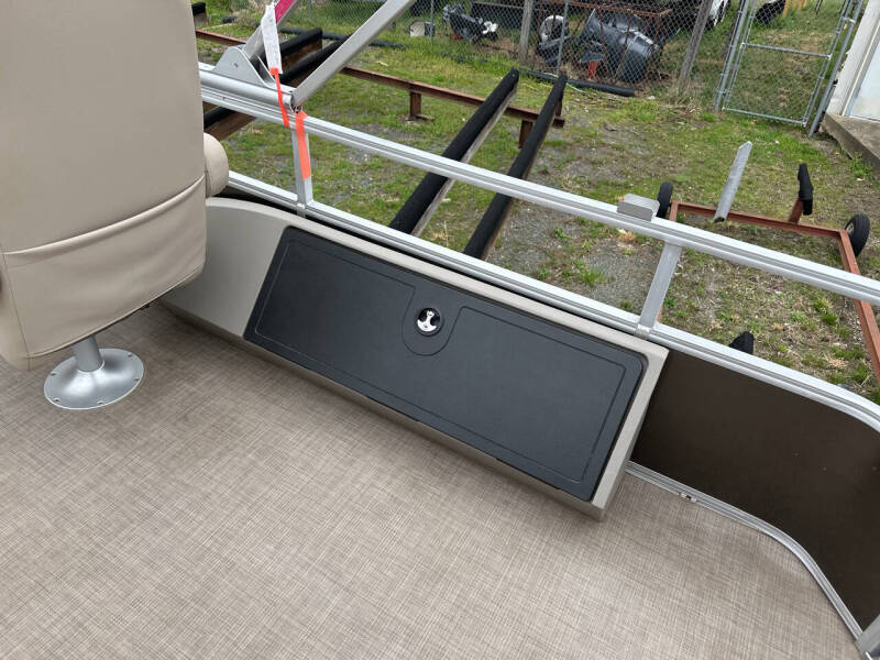 2023 Tracker Sport Fish 22 DLX