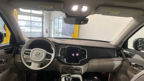 2023 Volvo XC90 Recharge T8 Ultimate Dark Theme