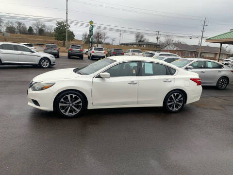 2016 Nissan Altima for sale at Auto Acceptance in Tupelo MS