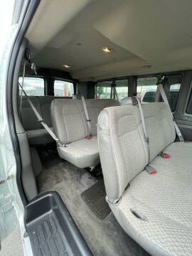 2009 Chevrolet Express Passenger for sale at Legacy Auto Sales in Toppenish WA