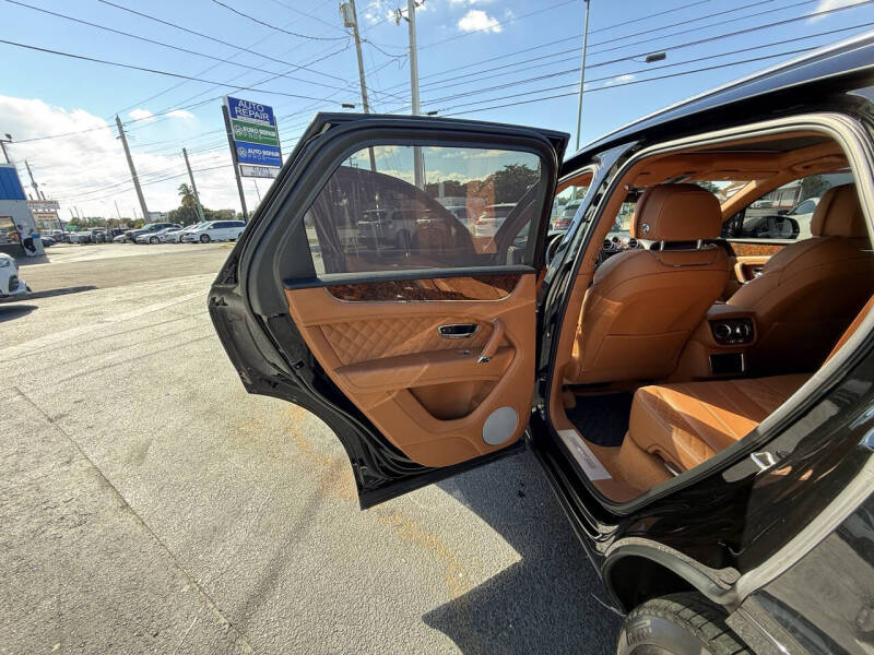 2020 Bentley Bentayga Hybrid