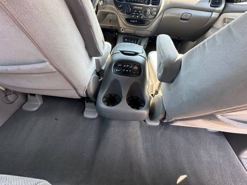 2005 Toyota Sequoia SR5