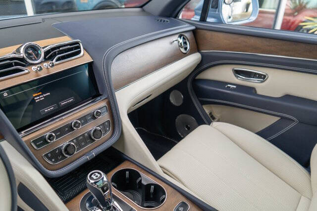 2023 Bentley Bentayga 17