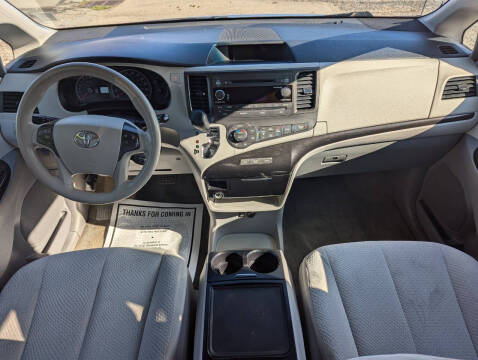 2014 Toyota Sienna LE 8-Passenger