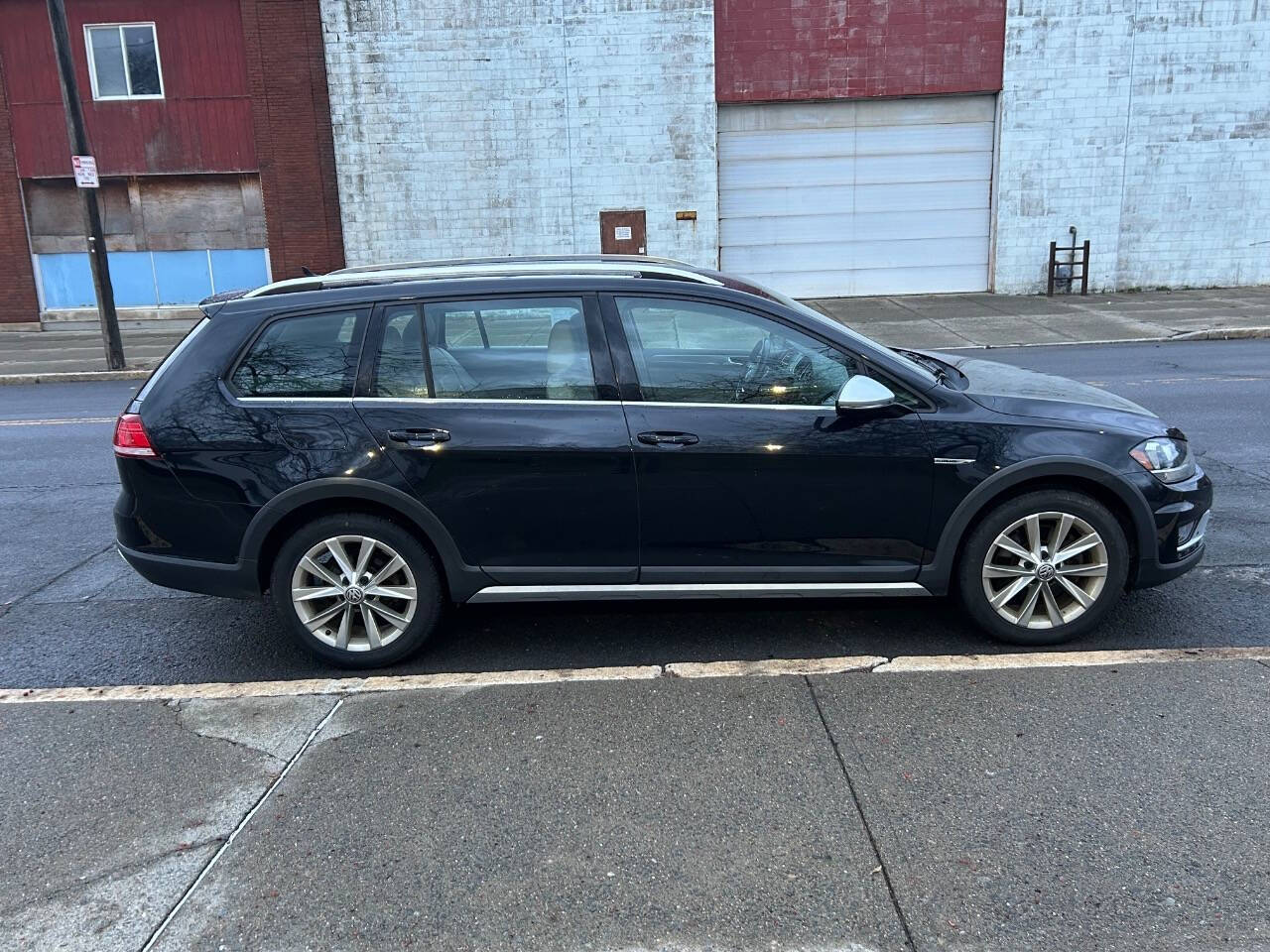 2018 Volkswagen Golf Alltrack for sale at Metro Mike Trading & Cycles in Menands, NY