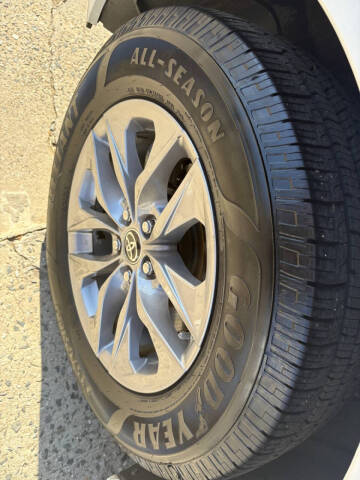 2022 Toyota Sienna LE 8-Passenger