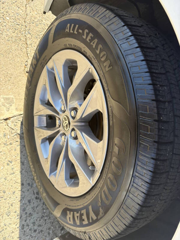 2022 Toyota Sienna LE 8-Passenger