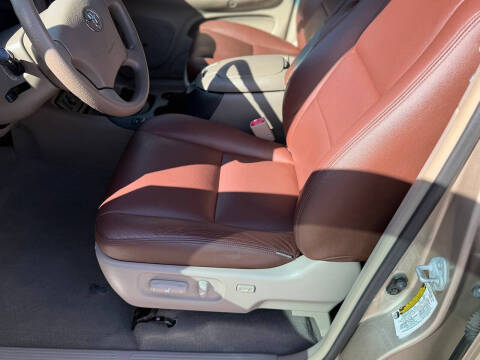 2005 Toyota Sequoia SR5