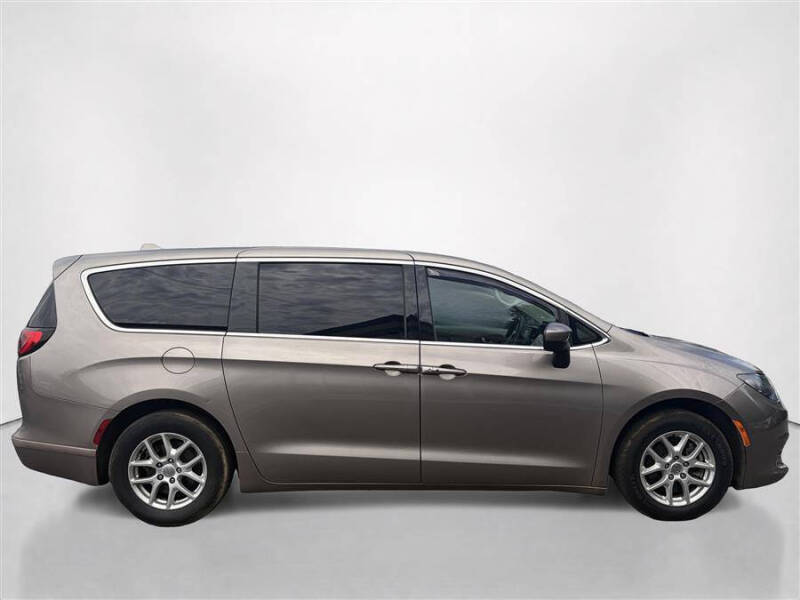2017 Chrysler Pacifica LX