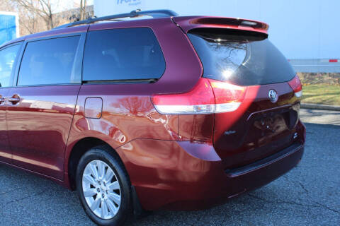 2014 Toyota Sienna LE 7-Passenger