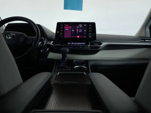 2023 Toyota Sienna LE 8-Passenger