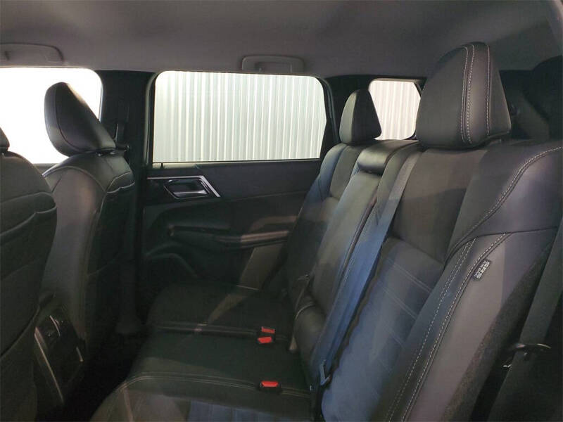 2023 Mitsubishi Outlander SE