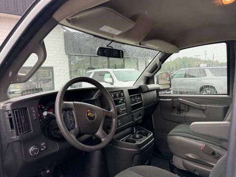 2025 Chevrolet Express 2500