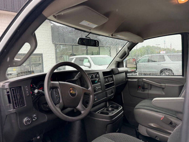 2025 Chevrolet Express 2500