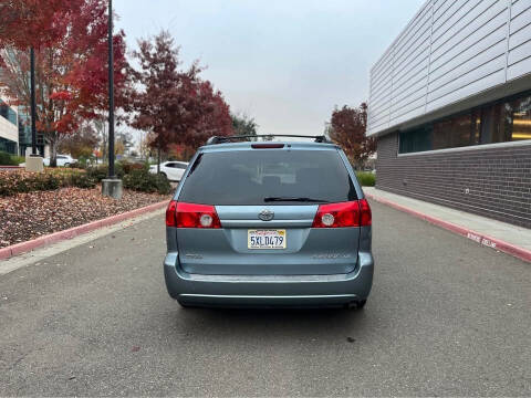 2006 Toyota Sienna LE 8 Passenger