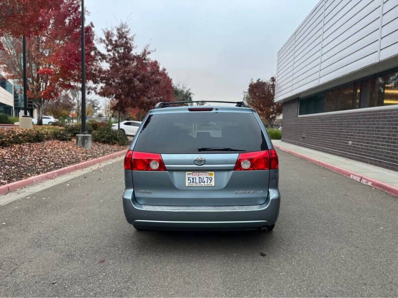 2006 Toyota Sienna LE 8 Passenger